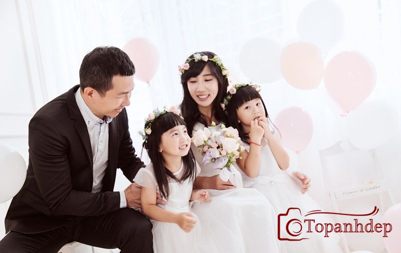 Ảnh gia đình 4 người hạnh phúc