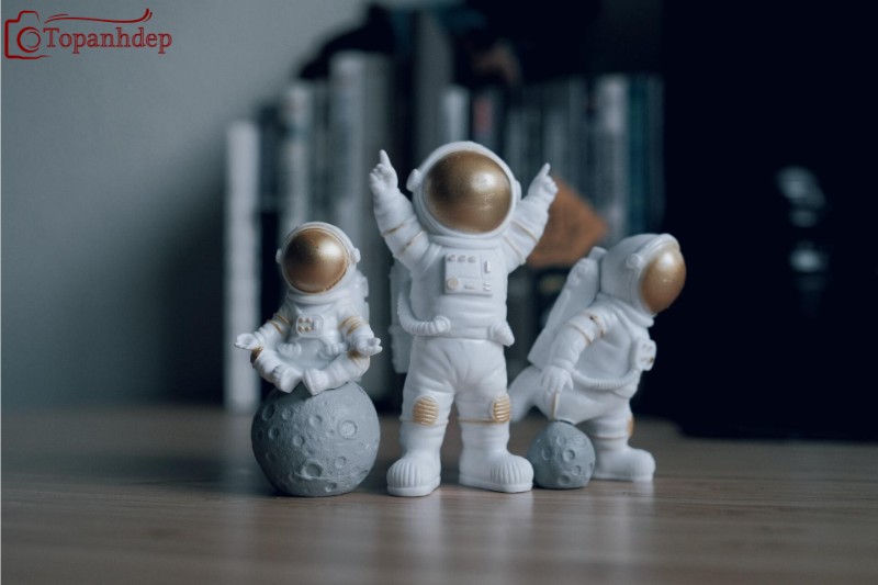 Hình nền phi hành gia trên TikTok – Phong cách trẻ trung, phù hợp với xu hướng hiện đại.